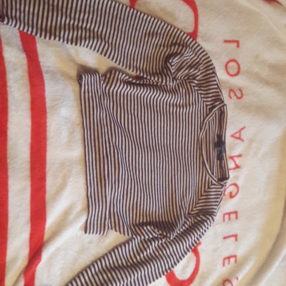 Crop top:white/burgundy